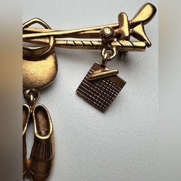 VTG Danecraft Golfer Brooch Gold Tone Dangle Shoes, Balls, Hats, Golf Clubs 0660 - Picture 3 of 10